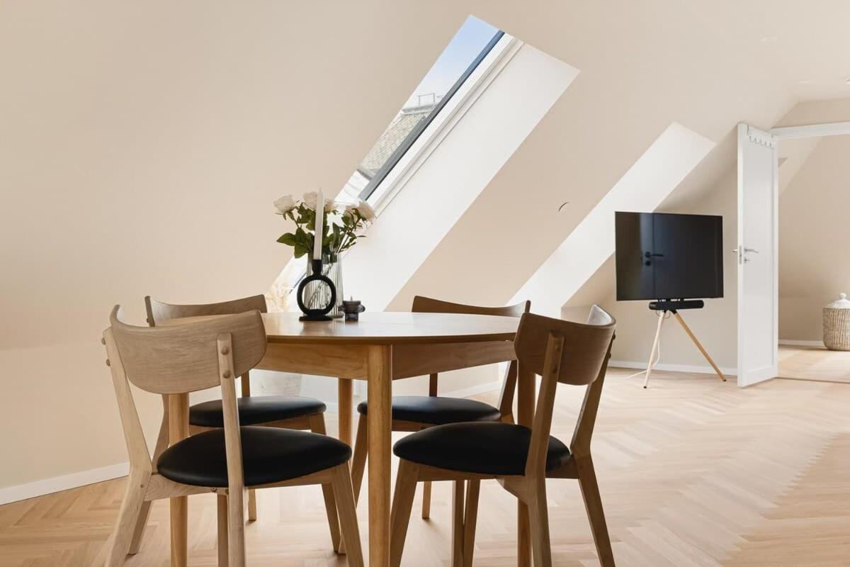 Dinbnb Apartments I Mid-City Luxury With Mini Balcony And Smart Tv & Sound System เบอร์เกน ภายนอก รูปภาพ